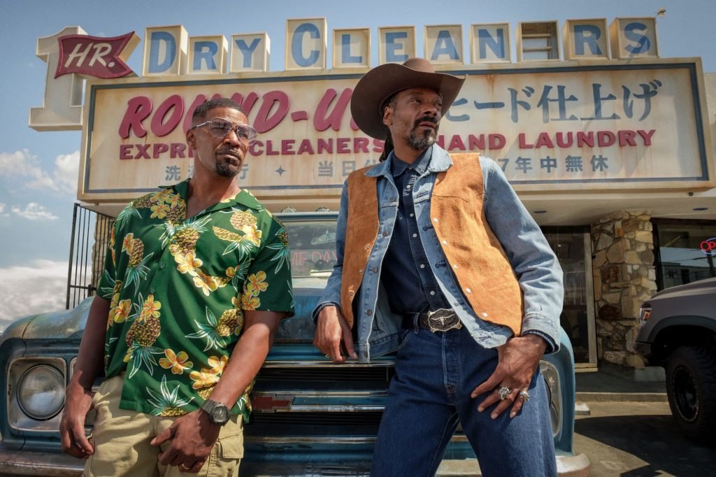 Pool Cleaner By Day, Vampire Hunter By Night - Foxx Teams Up With Snoop Dogg in Day Shift - Netflix