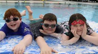 Helping neurodivergent kids swim more easily